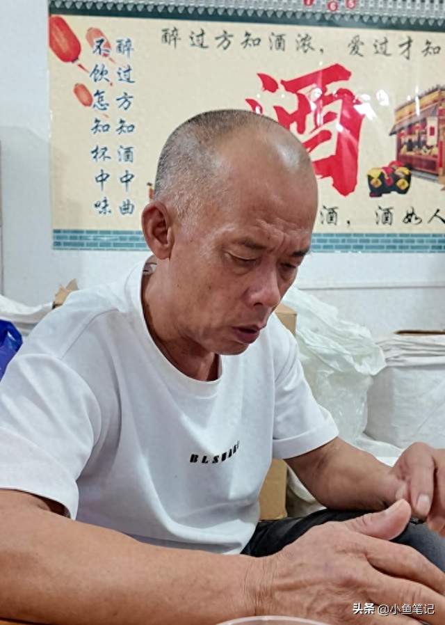 莫氏鸡煲：从3000人排队到100只鸡的日常
