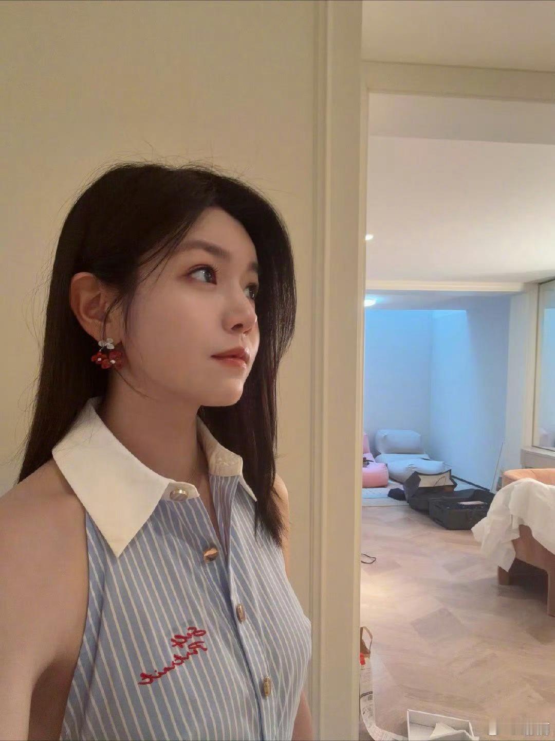 陈妍希开放自家给谢楠当舞蹈室妍希姐姐生日快乐，两位感情好好呀，陈妍希真是童颜女神