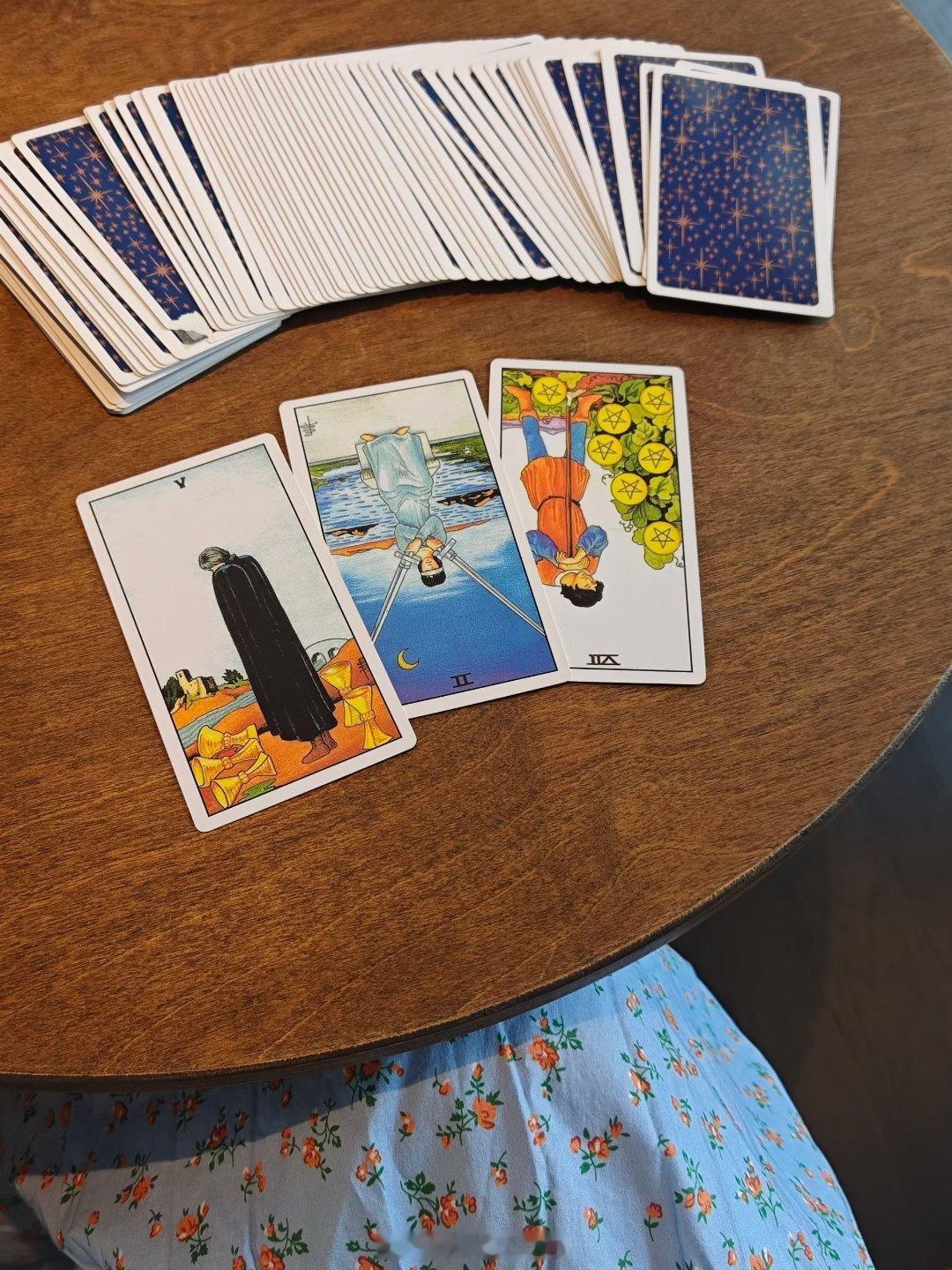 做了算命大师以后我的人生变得很简单，我只想吃和睡。因为我看透了一切。哈哈哈哈(b