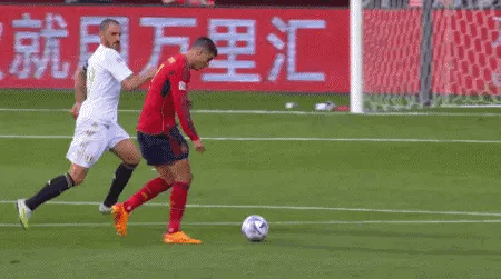 欧国联西班牙2-1意大利晋级决赛，总结有三：

（一）何塞卢两次用实力证明他比莫