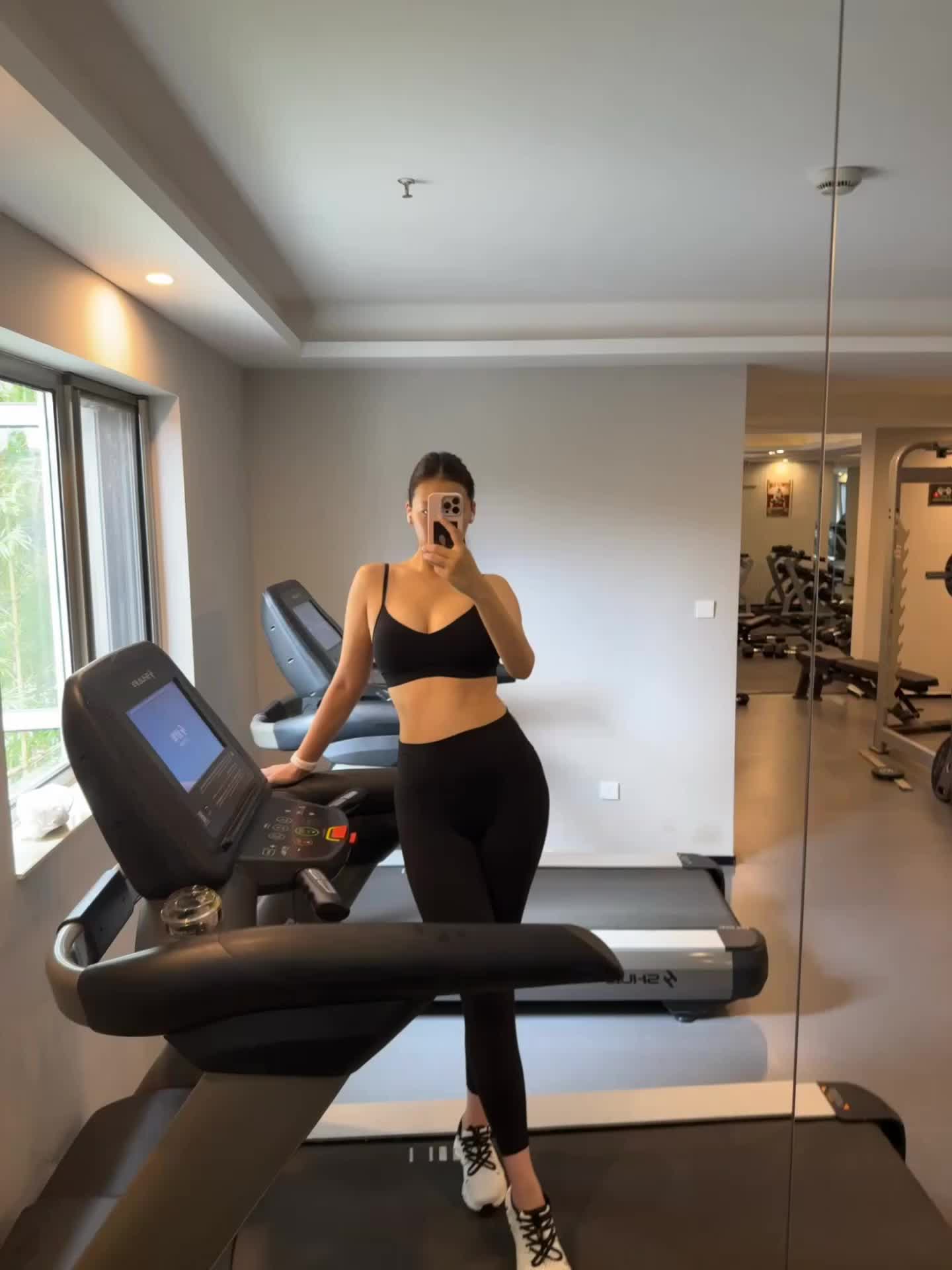 没什么好焦虑的姐活着就能翻盘