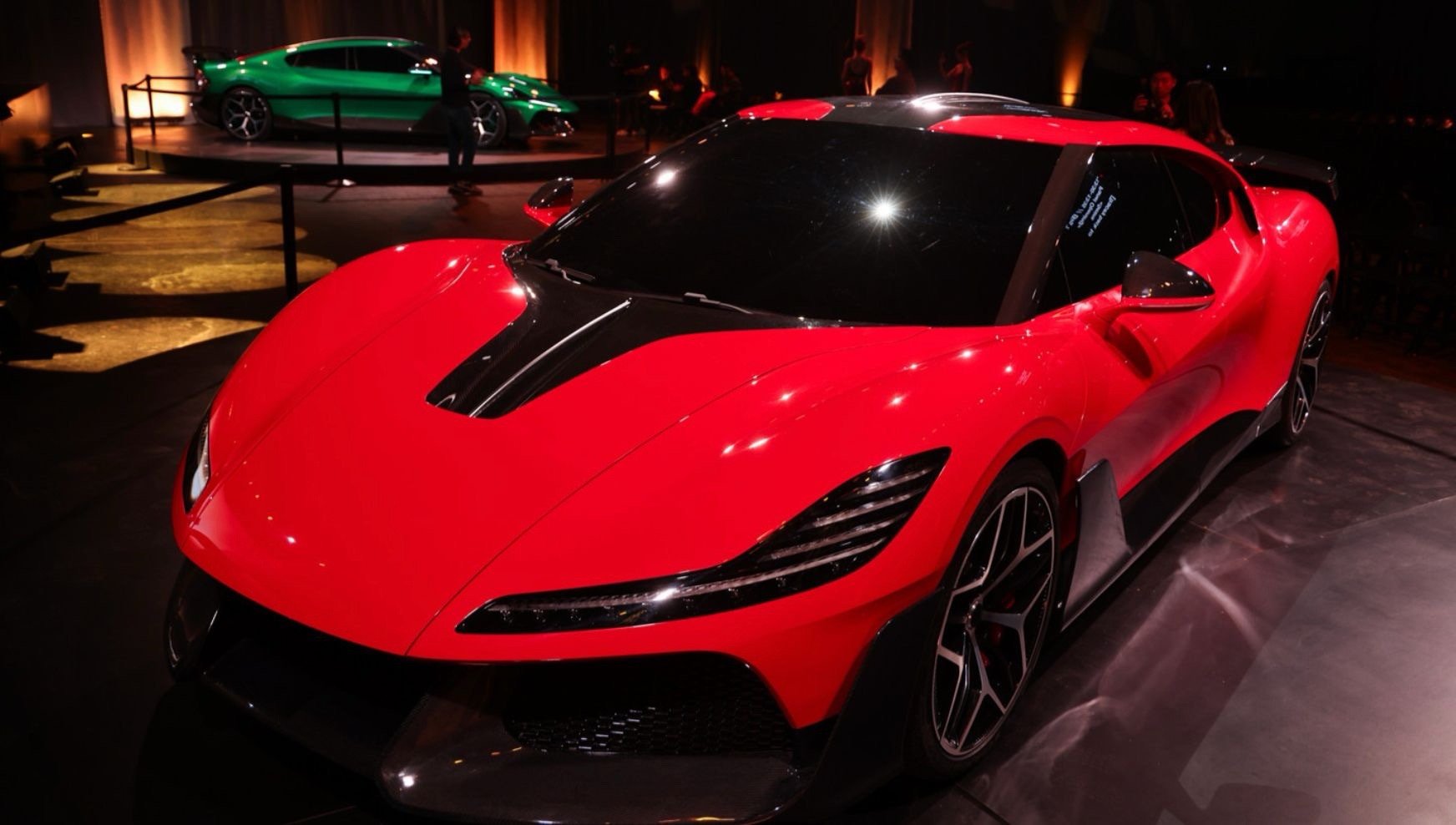 追觅火箭超跑百公里加速0.9秒搭载双固体火箭助推系统，可实现150毫秒的超快响应