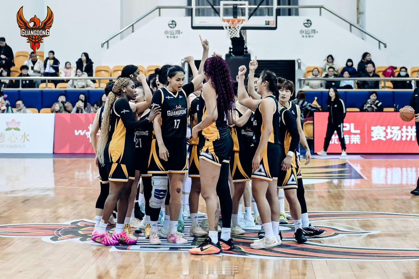 今晚结束的一场WCBA常规赛，广东女篮在主场以82比85输给新疆女篮。卡多佐26