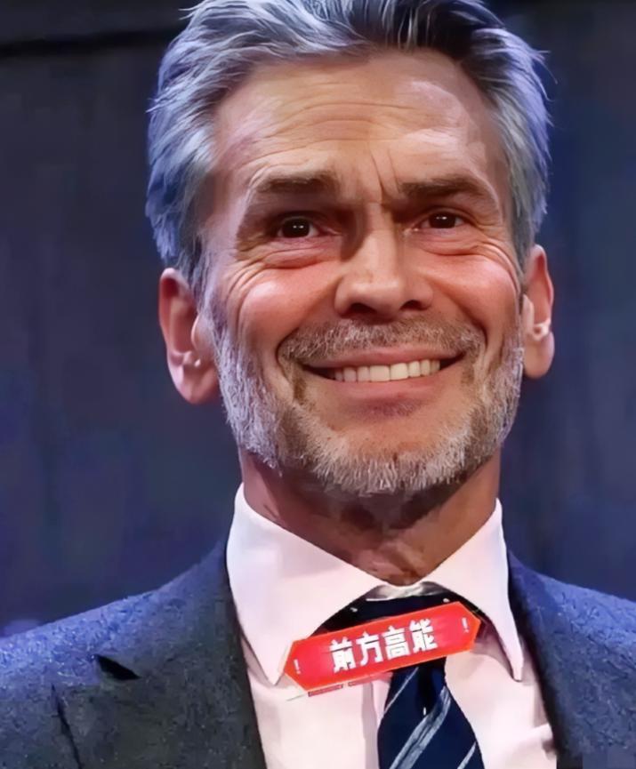 荷兰光刻机巨头ASML表示，现在在美国的技术封锁下，中企想获取EUV光刻机几乎不