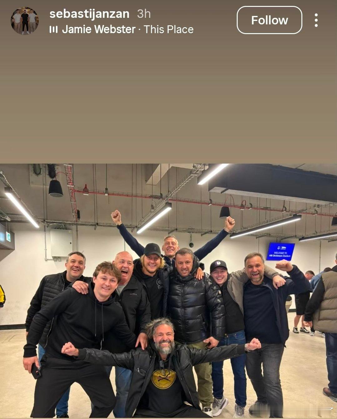 科尔克茨的父亲和UFC 轻量级选手Paddy一起看球，绰号 “The Baddy