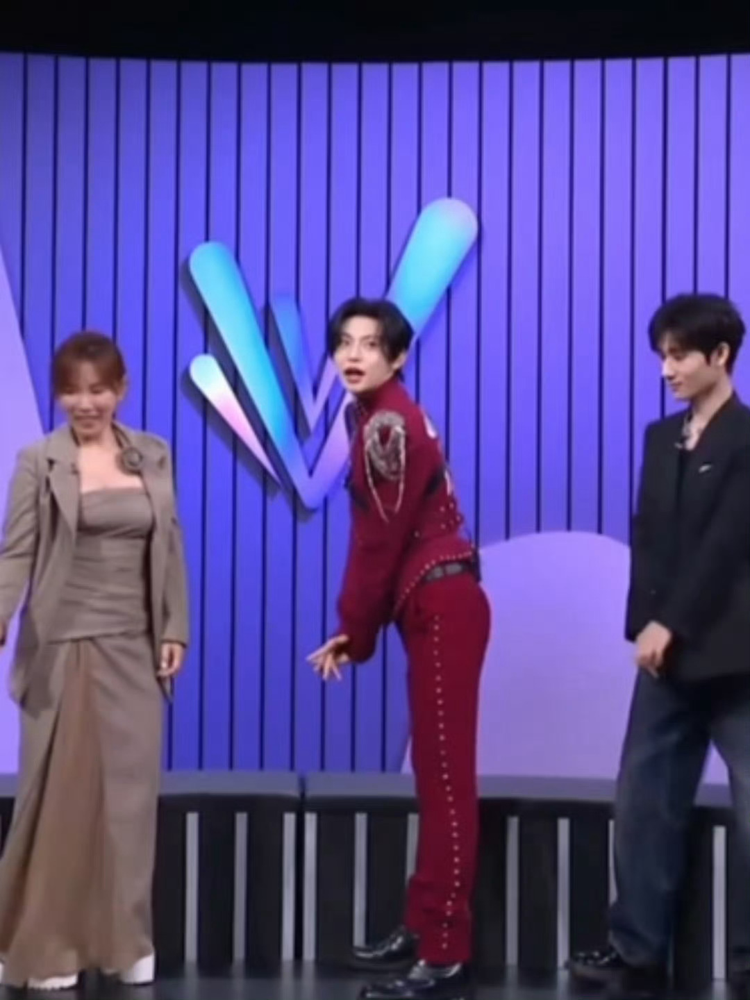 我不行了我靠。 ​​​