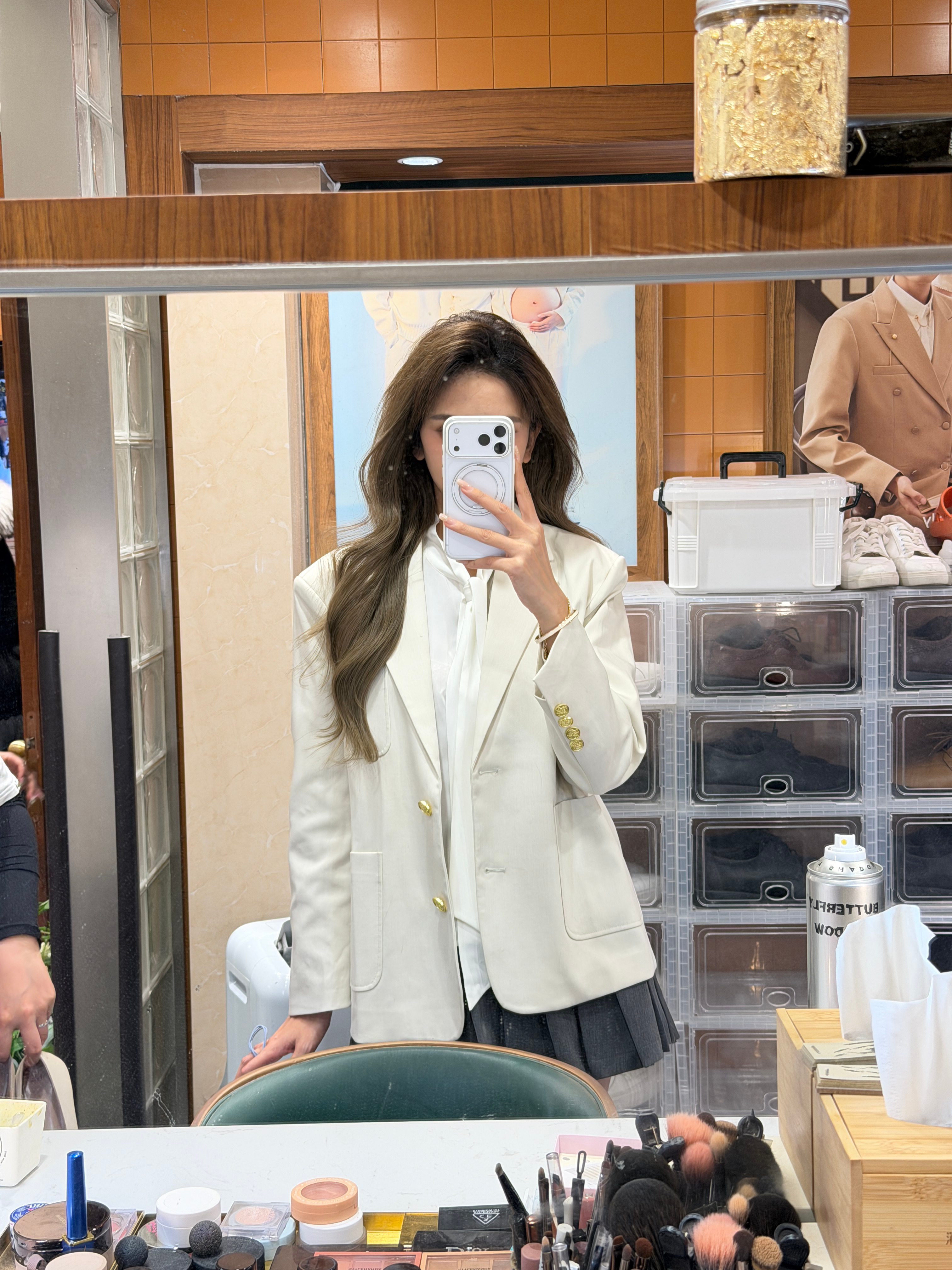 发型不错 不敢动 笑一下我都怕我这头发散了 