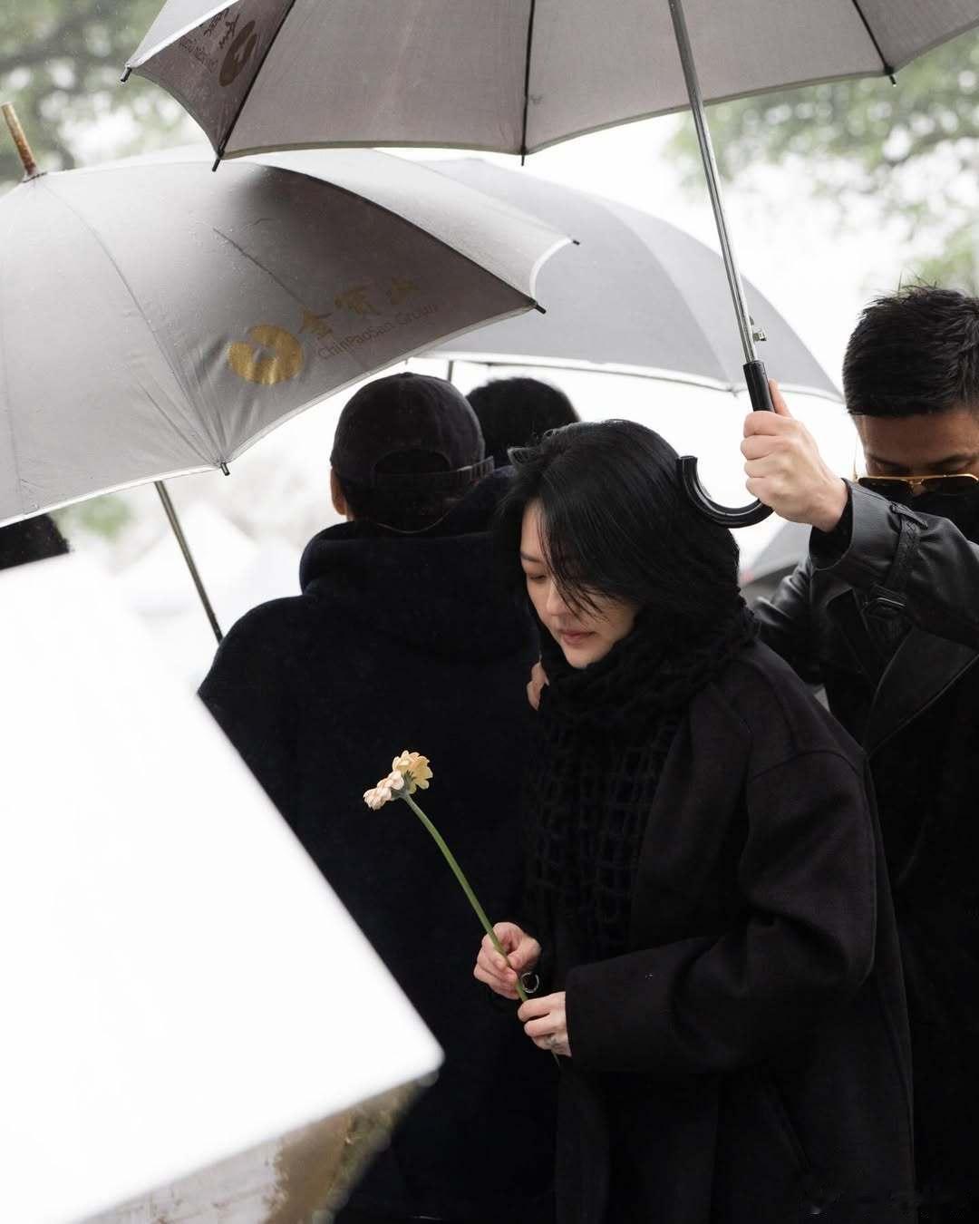 小S感谢具俊晔2026年2月2日，在大S逝世一周年纪念雕像揭幕仪式上，小S含泪公