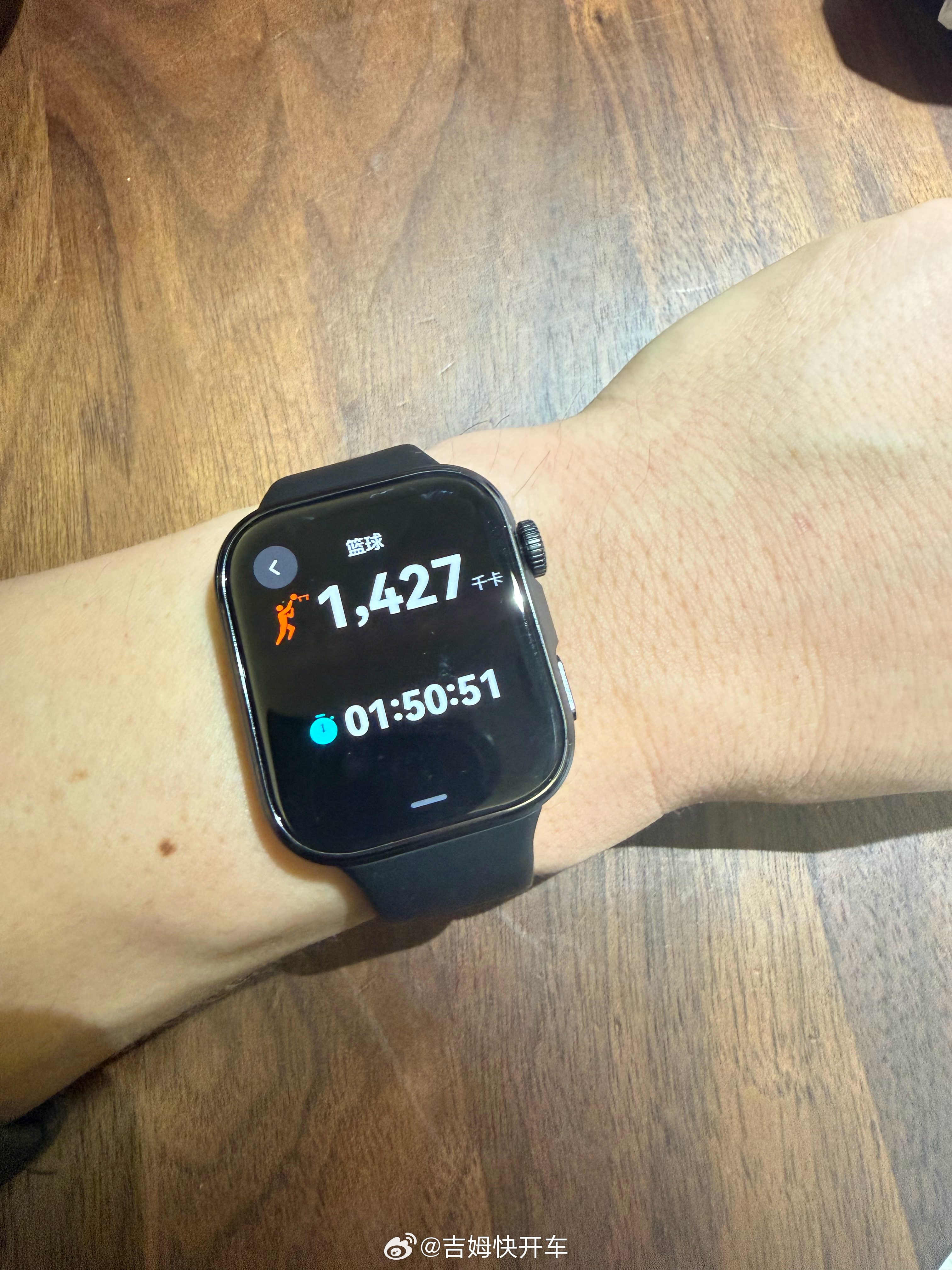 两个星期没运动了，今天大汗淋漓的打了场球！ 