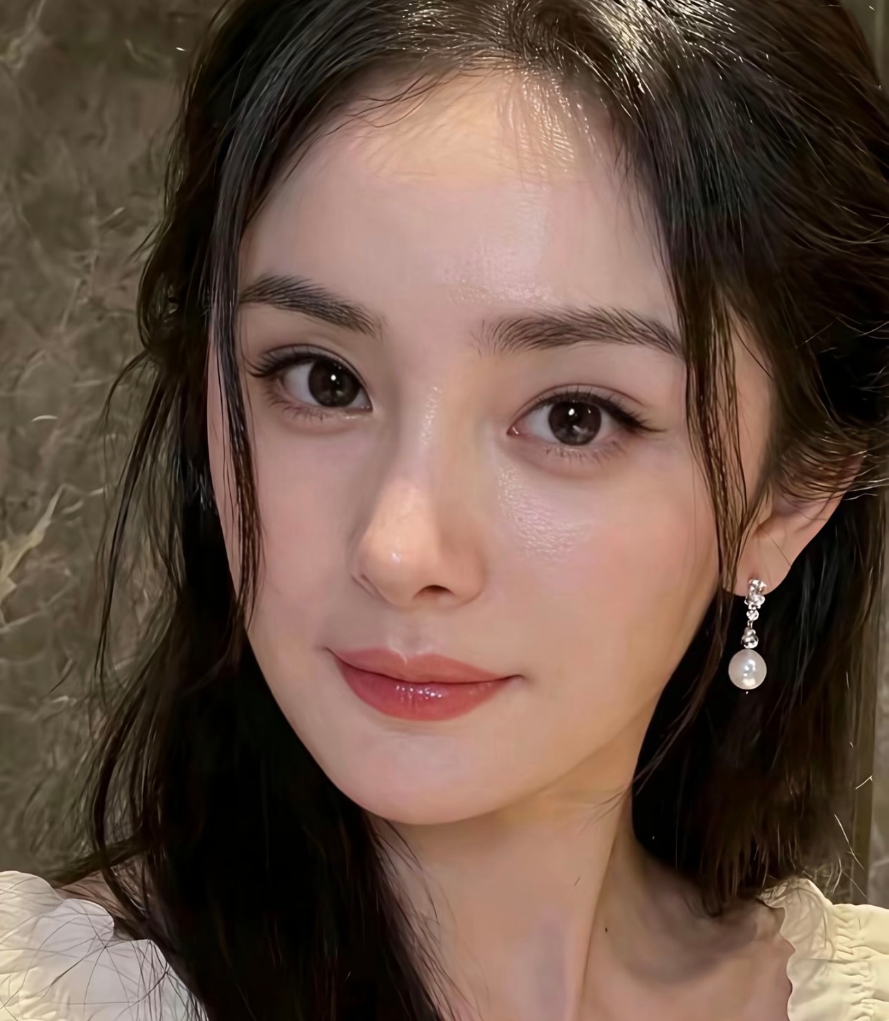 杨幂素颜居然这样了吗？？ ​​​