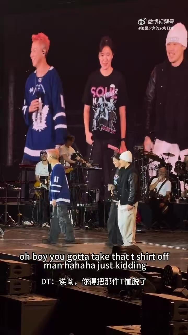 王嘉尔陶喆 莫名的关系网 陶喆演唱会上Team Wang印花引关注，他隔空喊王嘉