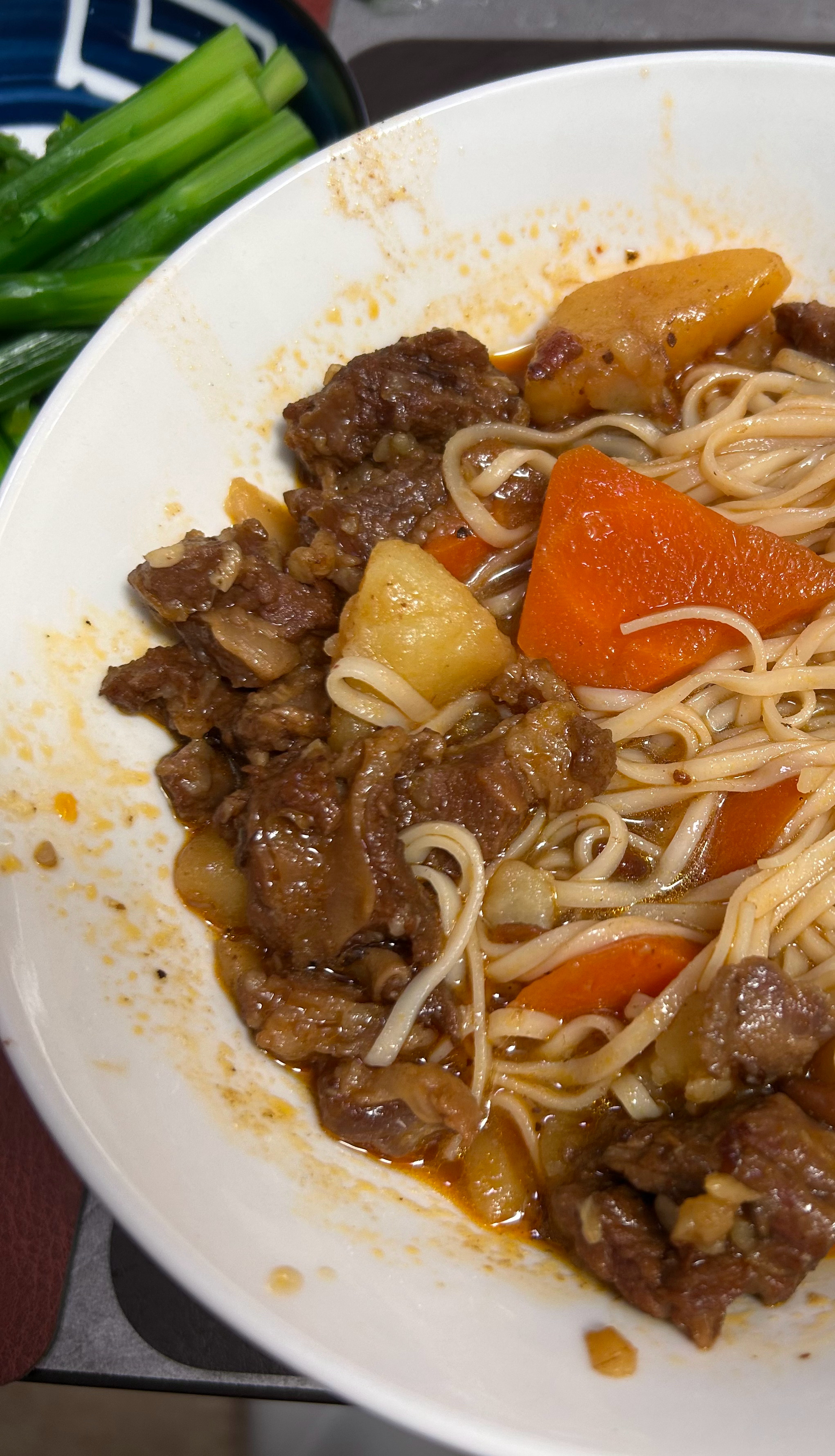 香辣牛肉面，我炖的，可香了 