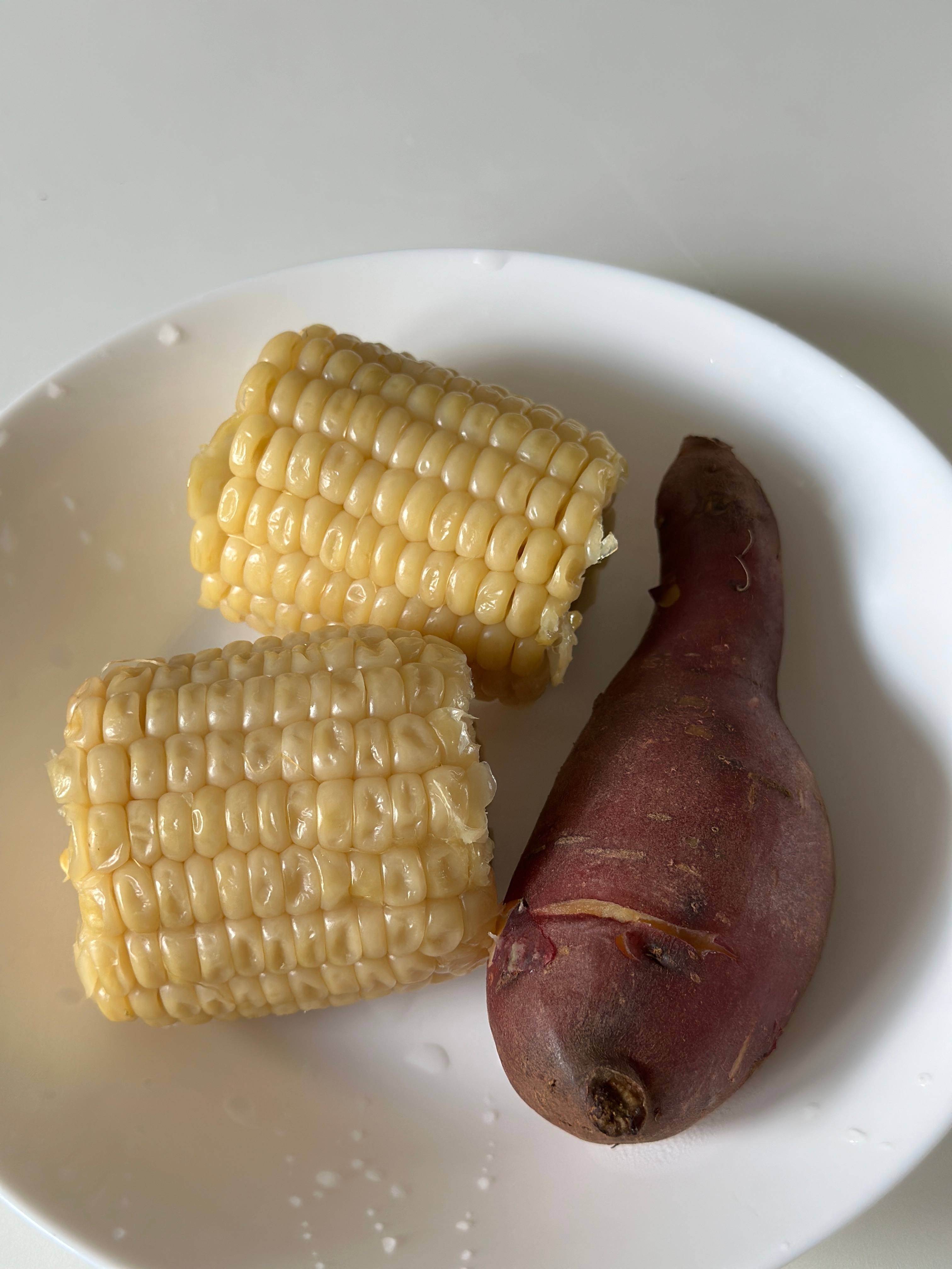 我的饮食习惯确实有变化，以前中午想吃点麻辣烫冒菜啥的，现在吃点玉米紫薯贼舒服。 