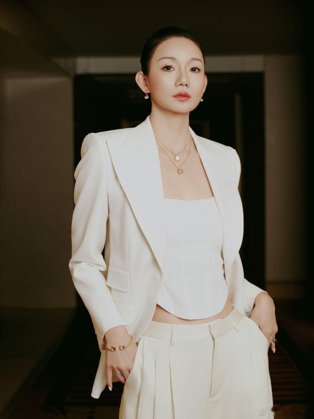 运动员的好运彩宝 惠若琪、蒋文文、蒋婷婷佩戴宝曼兰朵饰品出现在微博竞燃之夜。珠宝