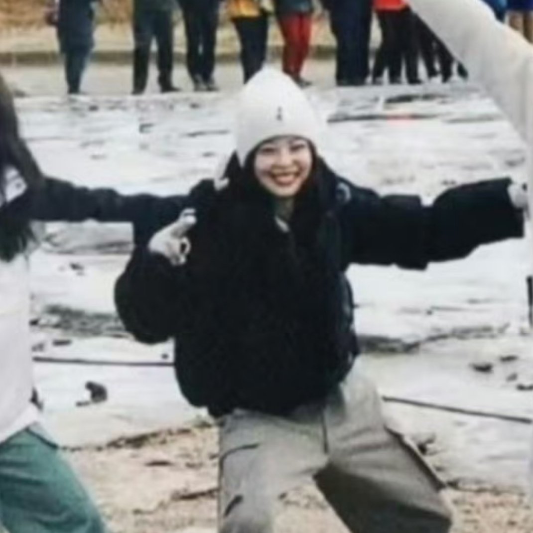这是Jennie还是辛芷蕾这是蕾子吧 ​​​