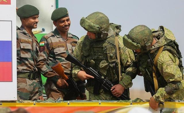 俄罗斯政府在国家杜马批准了与印度政府关于向对方领土派遣军人以及军舰和飞机的协议。