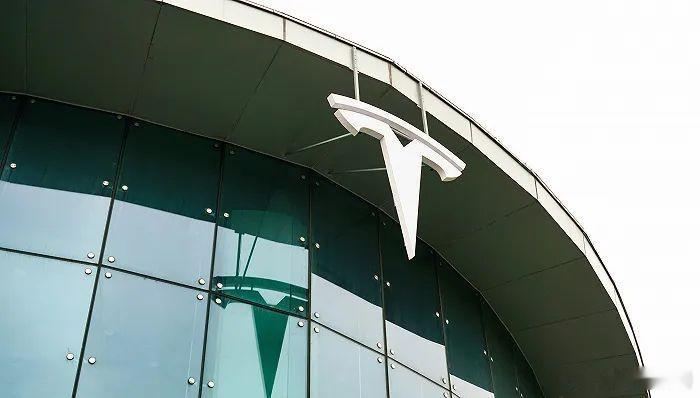 马斯克称FSD功能将涨价 【马斯克称FSD功能提升后服务费将上调】特斯拉CEO埃