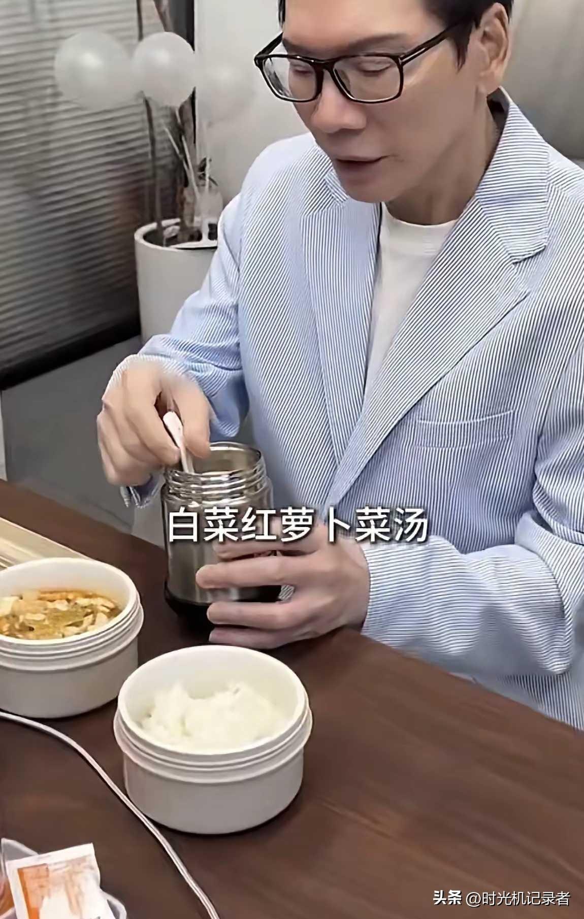 向华强也出来赚钱了，看来向家确实不如从前，先是向太，后来是向佐，现在是向华强。