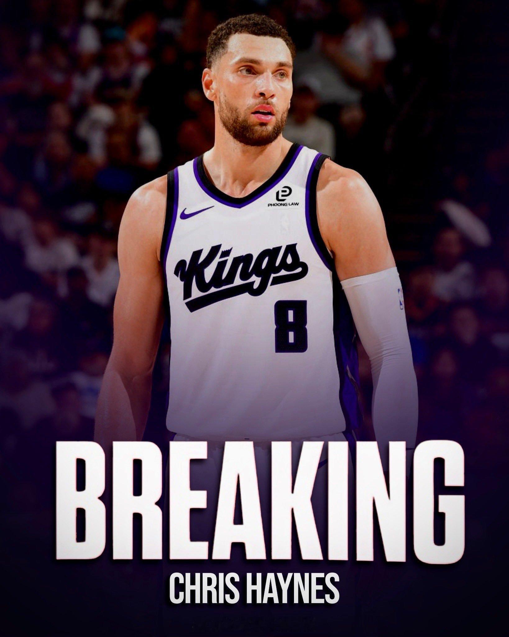 据Chris Haynes报道，扎克·拉文将接受右手手术，赛季提前结束。 