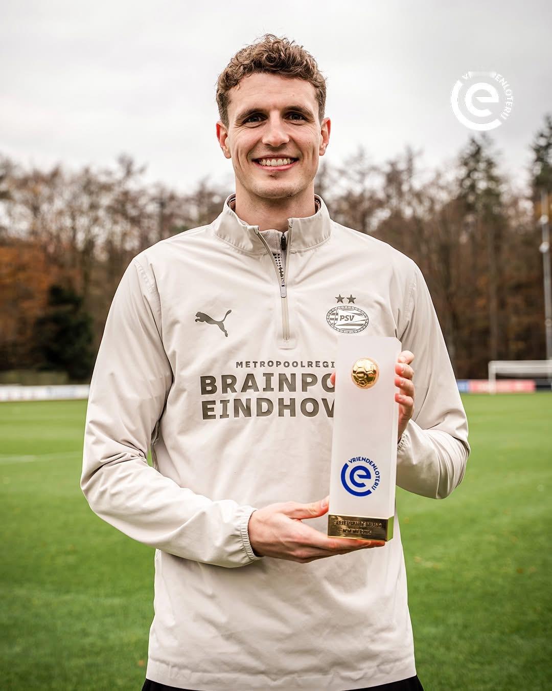 官方🚨：PSV燕豪芬前鋒古斯迪爾（Guus Til）當選11月份荷甲最佳球員?