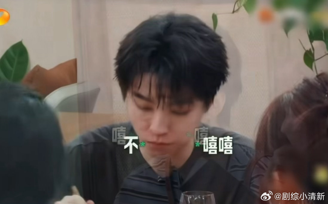 瞿颖心疼王俊凯王俊凯这次终于有人心疼了 瞿颖说王俊凯今天过于严肃了，其实他特别幽
