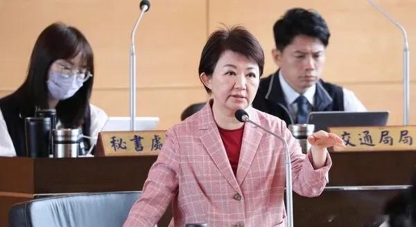 卢秀燕真会表演，这次又抓住机会了。
        台空军一架破旧教练机在常规训