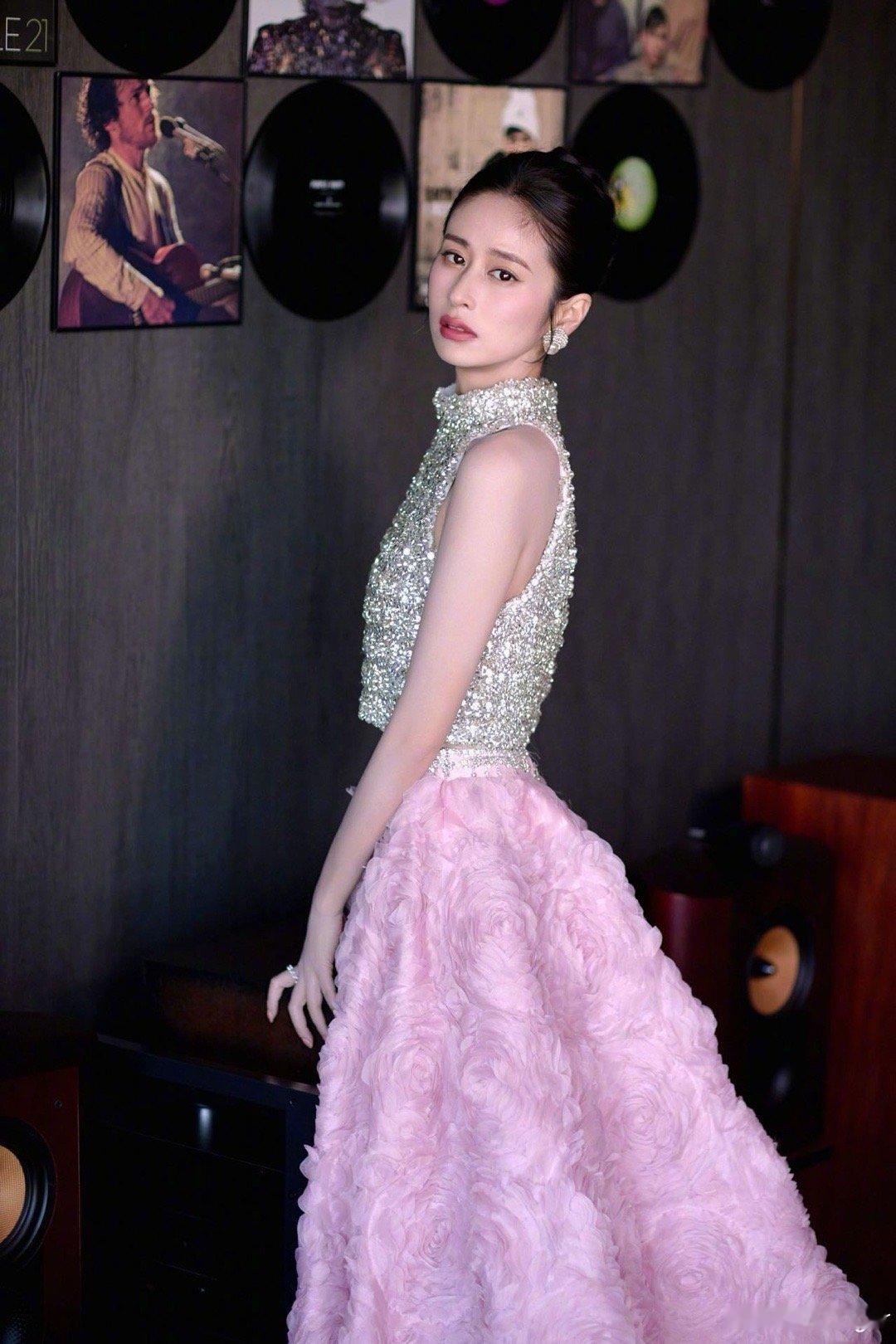 颖儿状态好能打颖儿星光大赏状态 被颖儿的状态彻底折服了！在《六姊妹》剧组中格外亮