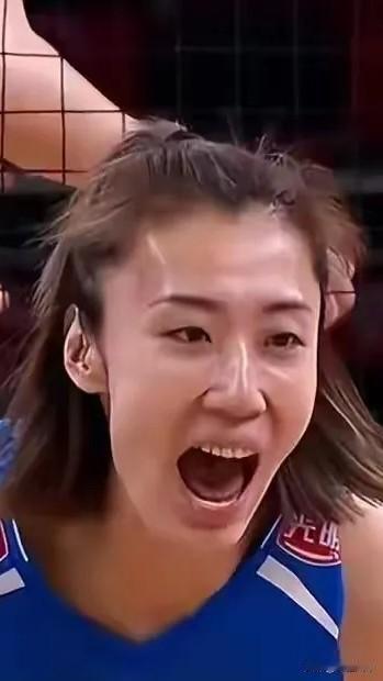 虽败犹荣！世界女排联赛联赛土耳其站第三场，中国女排对决巴西女排。经过4局的鏖战，