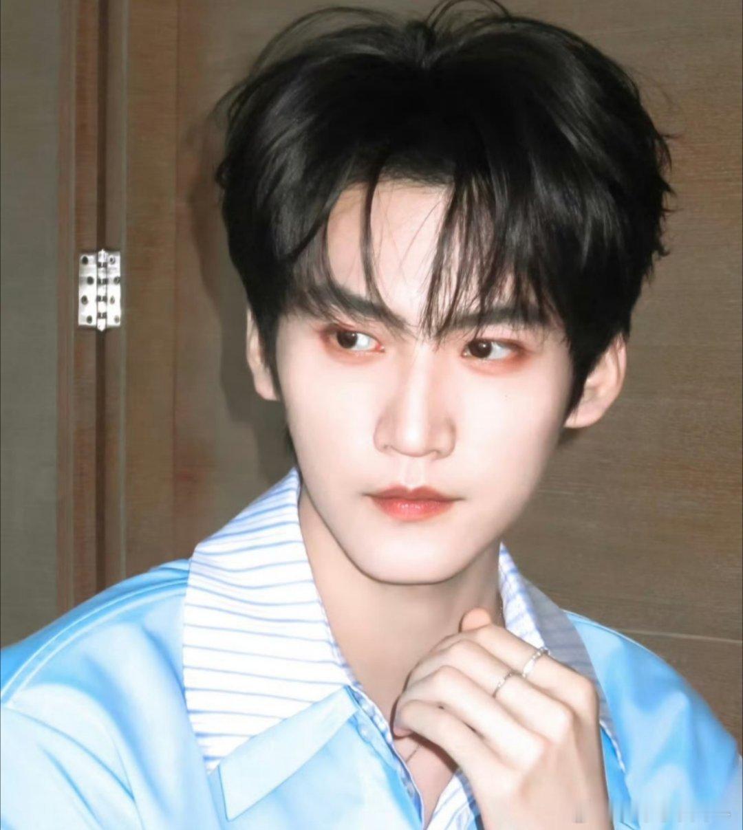 星光大赏 替身文学星光大赏 替身文学，这还🈶自己的莞莞类卿嘛，虽然都蛮帅，周柯