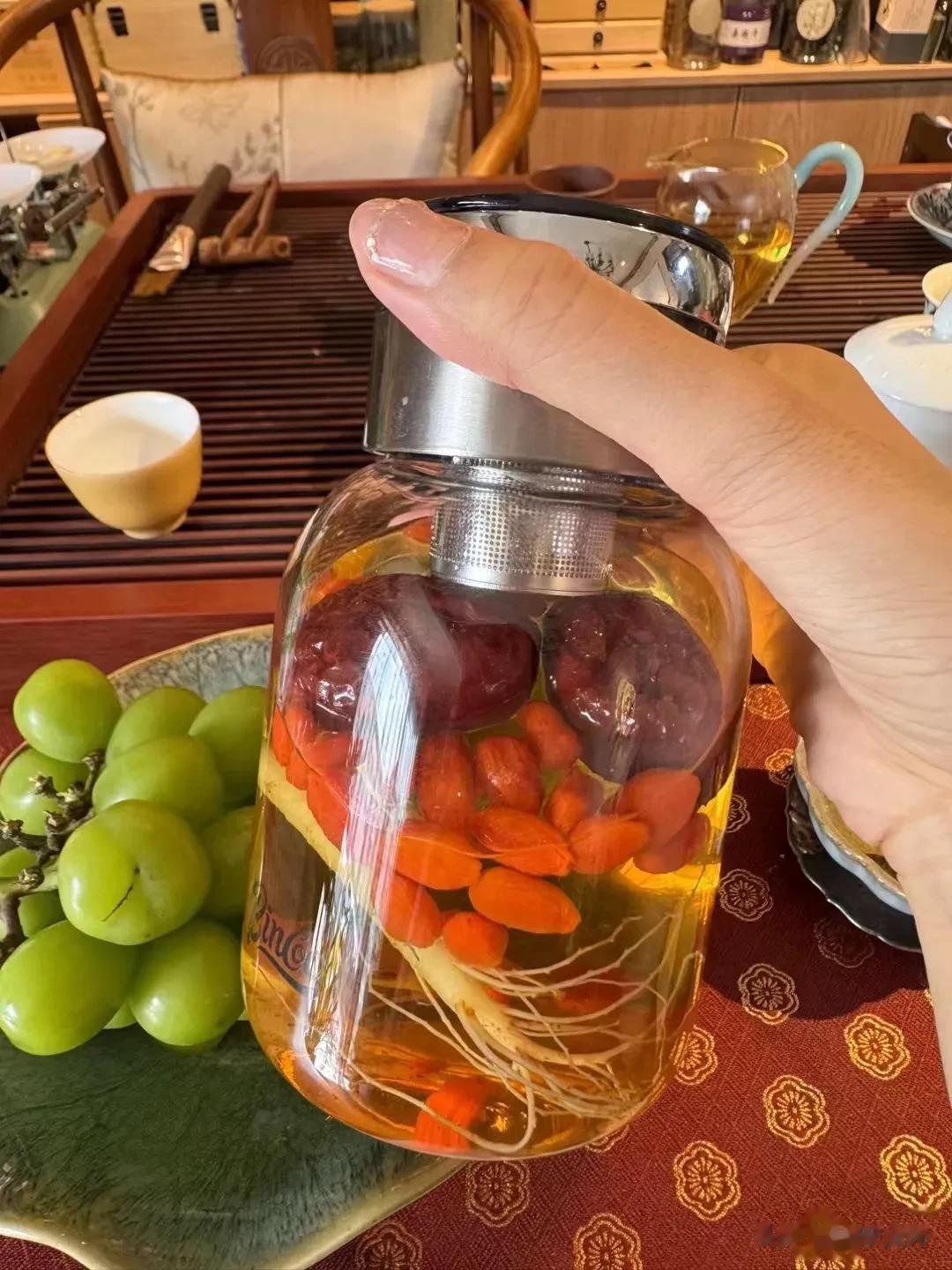 有懂中医的老师吗？像这种情况，对身体是不是有伤害？人参、枸杞、大枣！