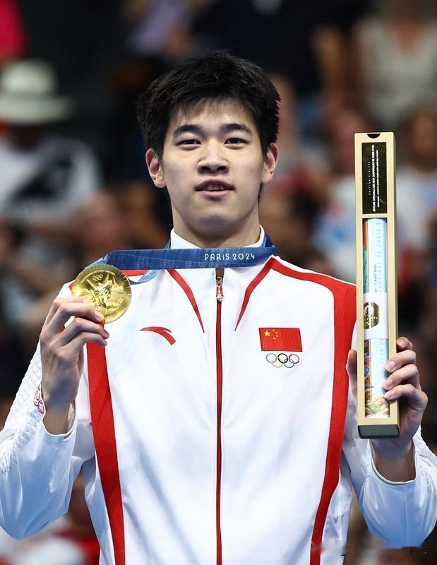 潘展乐48.1夺得男子100米自由游金牌。真是太快了！我300米要用6分30秒，