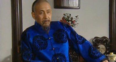 光绪九年，胡雪岩预感被抄家，深夜趁12个小妾熟睡，命令管家掀开被子，取出床底下藏