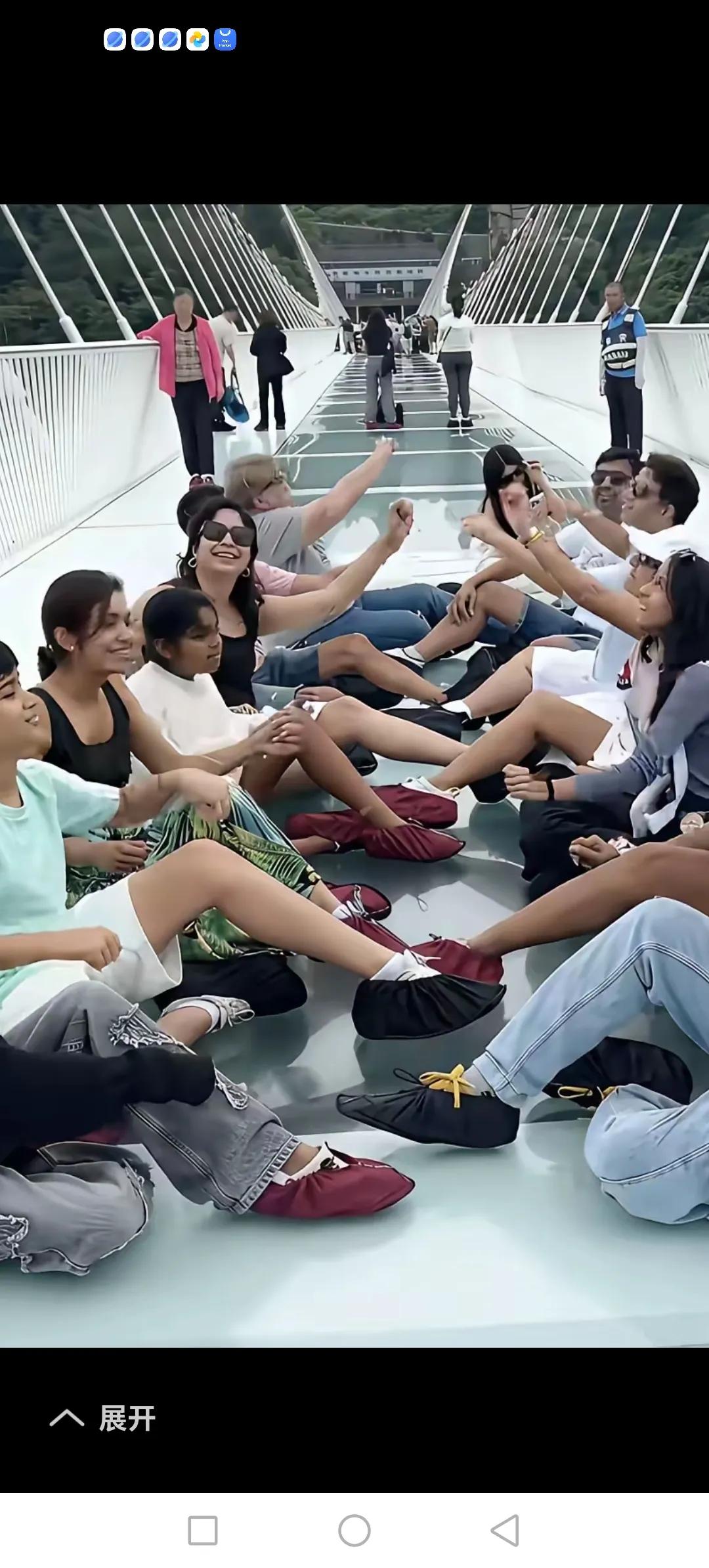 印度人入境中国可线上签证后，印度人如潮水般涌入中国，中国许多景点印度人如密密麻麻