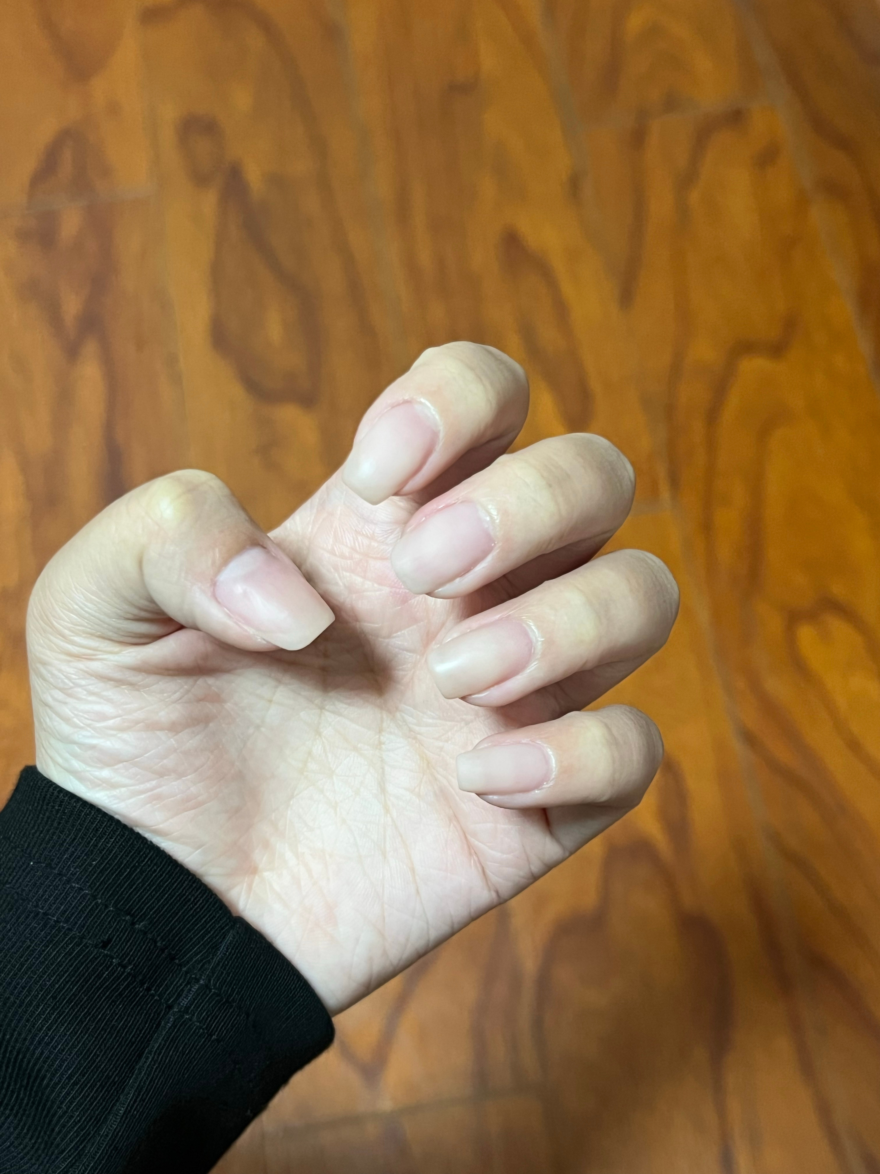 又做美甲了 依旧挑战校规 