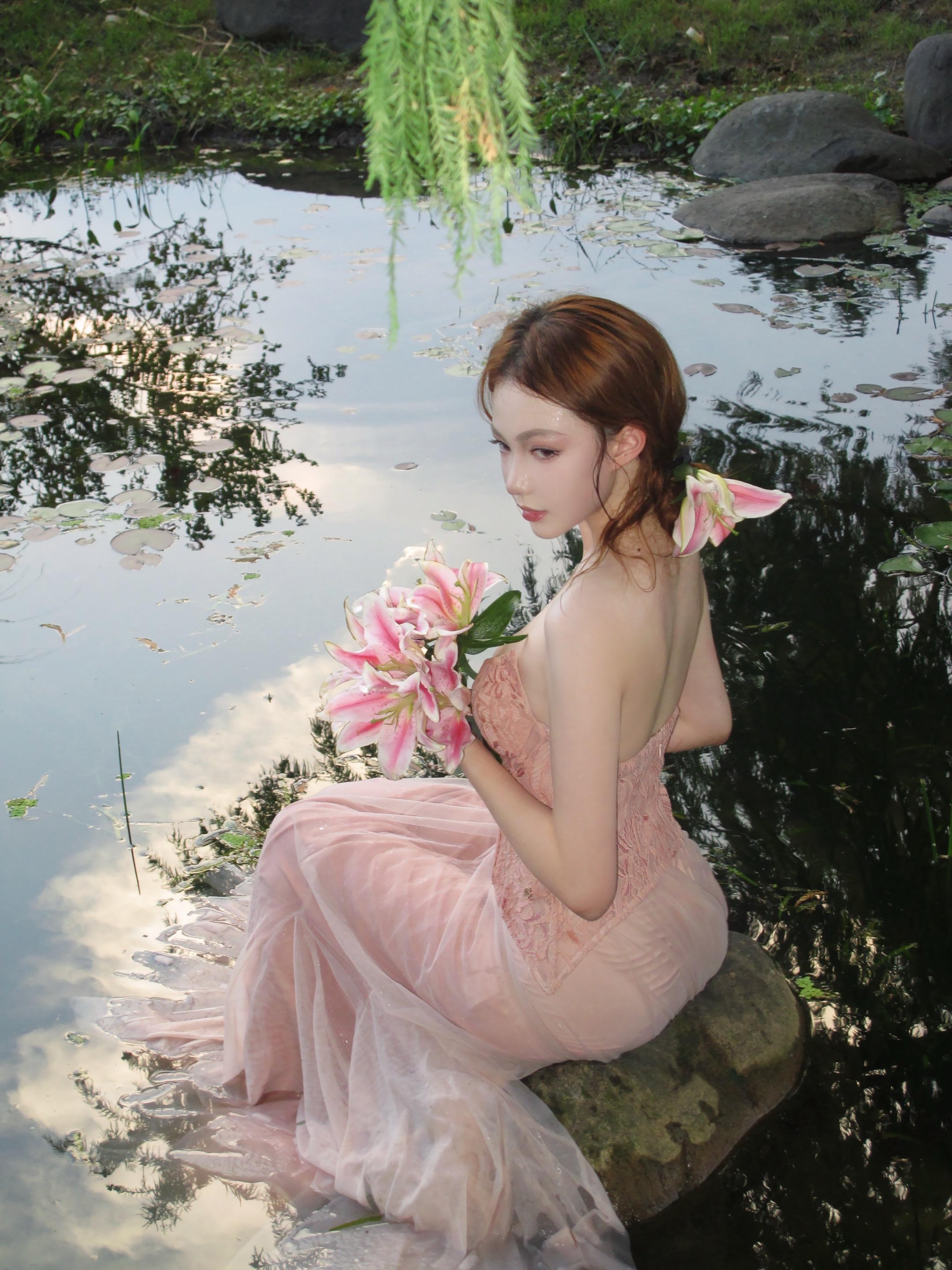 你的爱像蝴蝶 明媚却又短命。