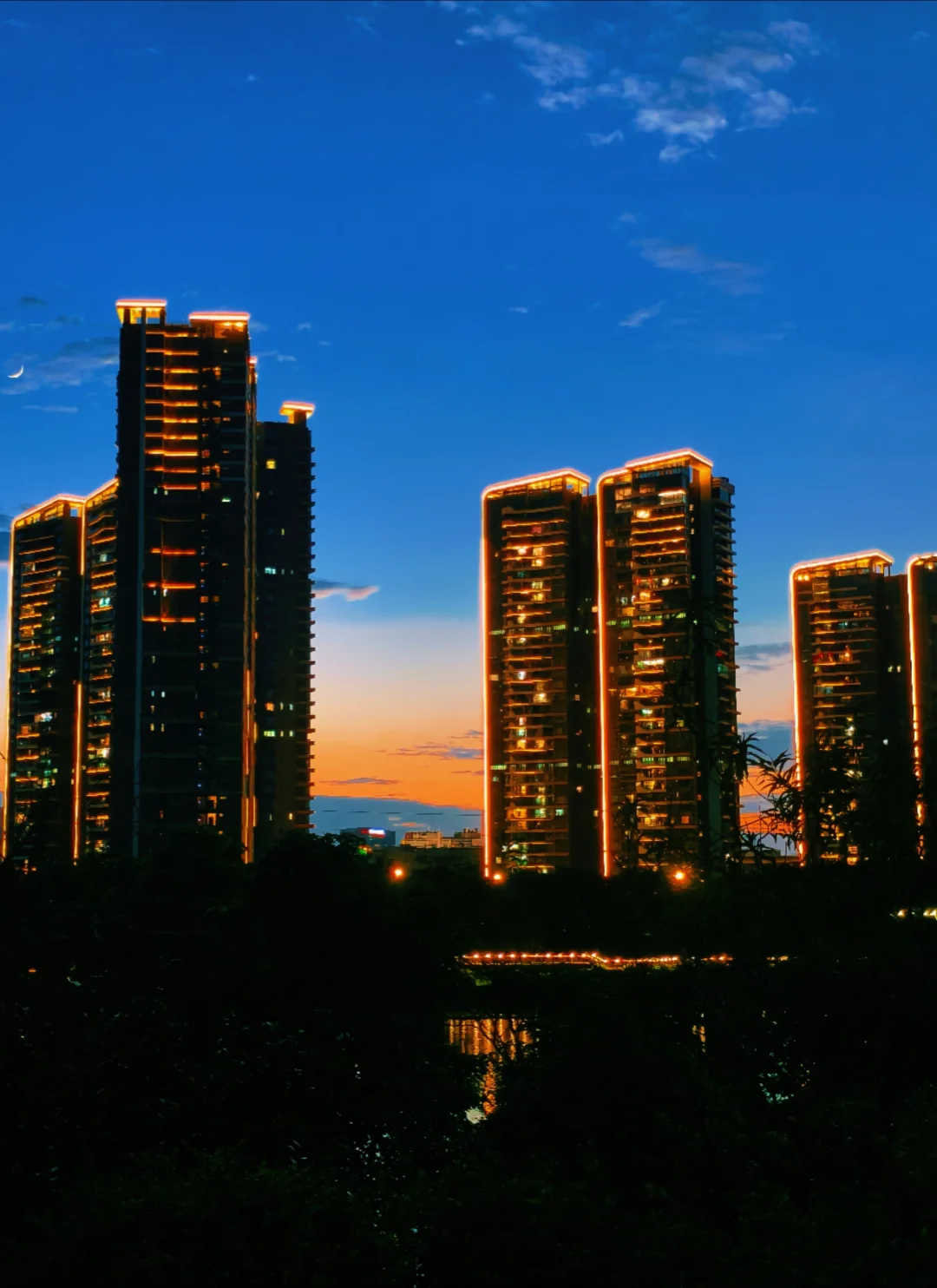 花都湖封神蓝调夜景！被这天空硬控了！
