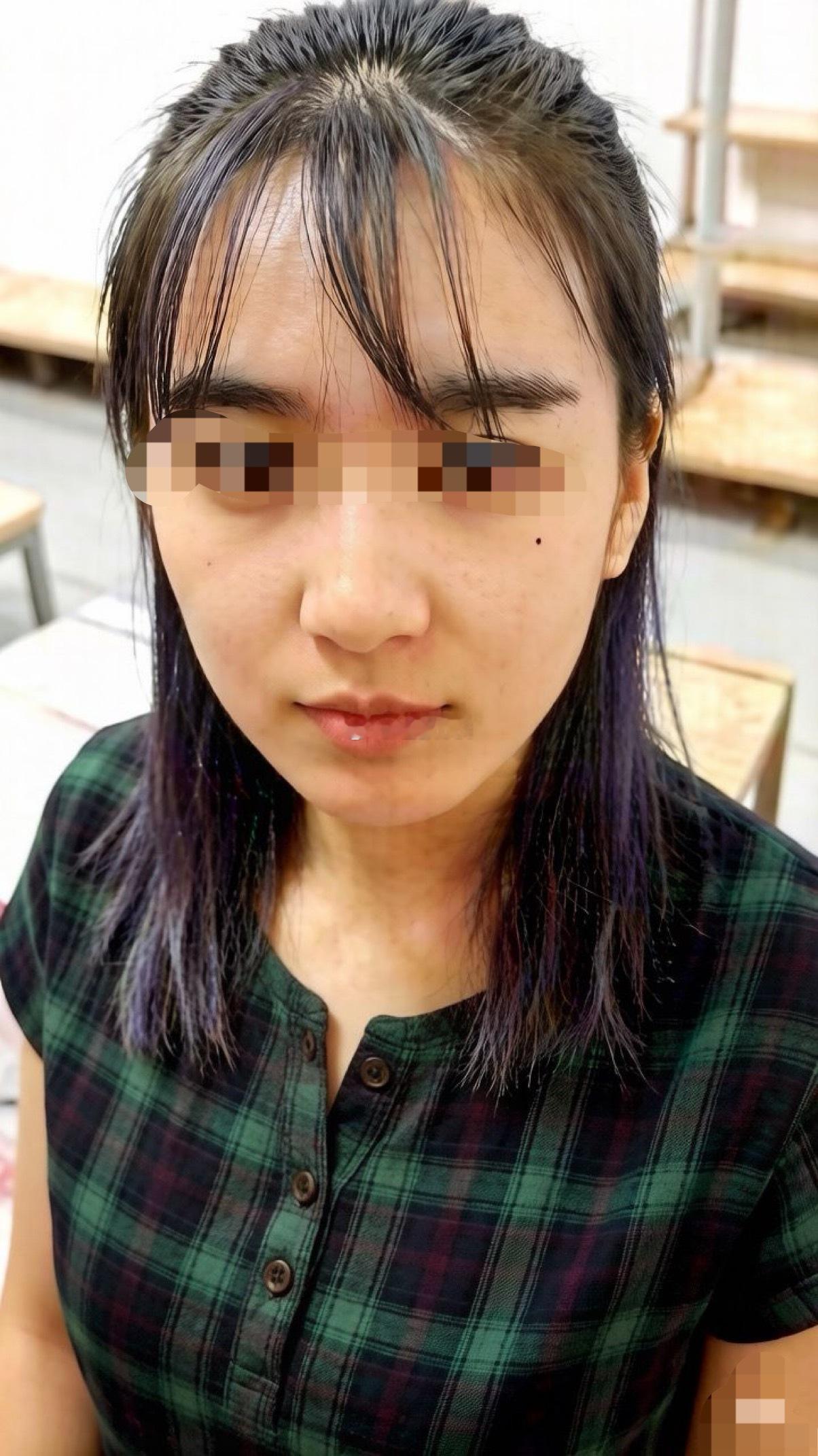 看图猜猜猜第三十六期，那个把她抱上桌子的男孩娶她了吗？ 