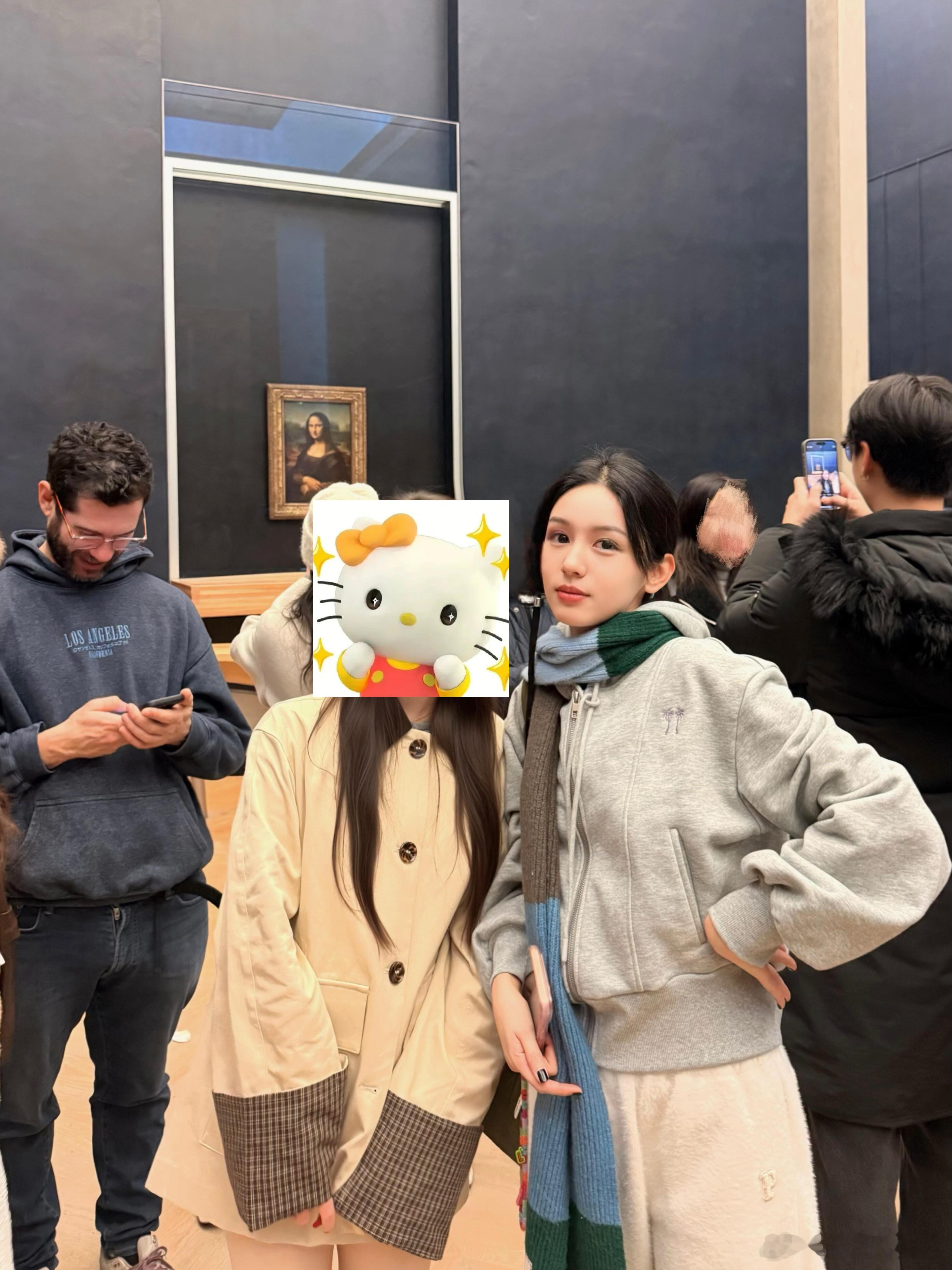 和蒙娜丽莎周也同框了蒙娜丽莎前偶遇周也 网友蒙娜丽莎前偶遇周也，还合照了！和蒙娜