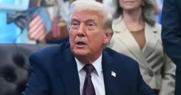 中国放出可能扣留售台武器的信号后，美国这边回应来了，还是“双簧”。

近期，针对