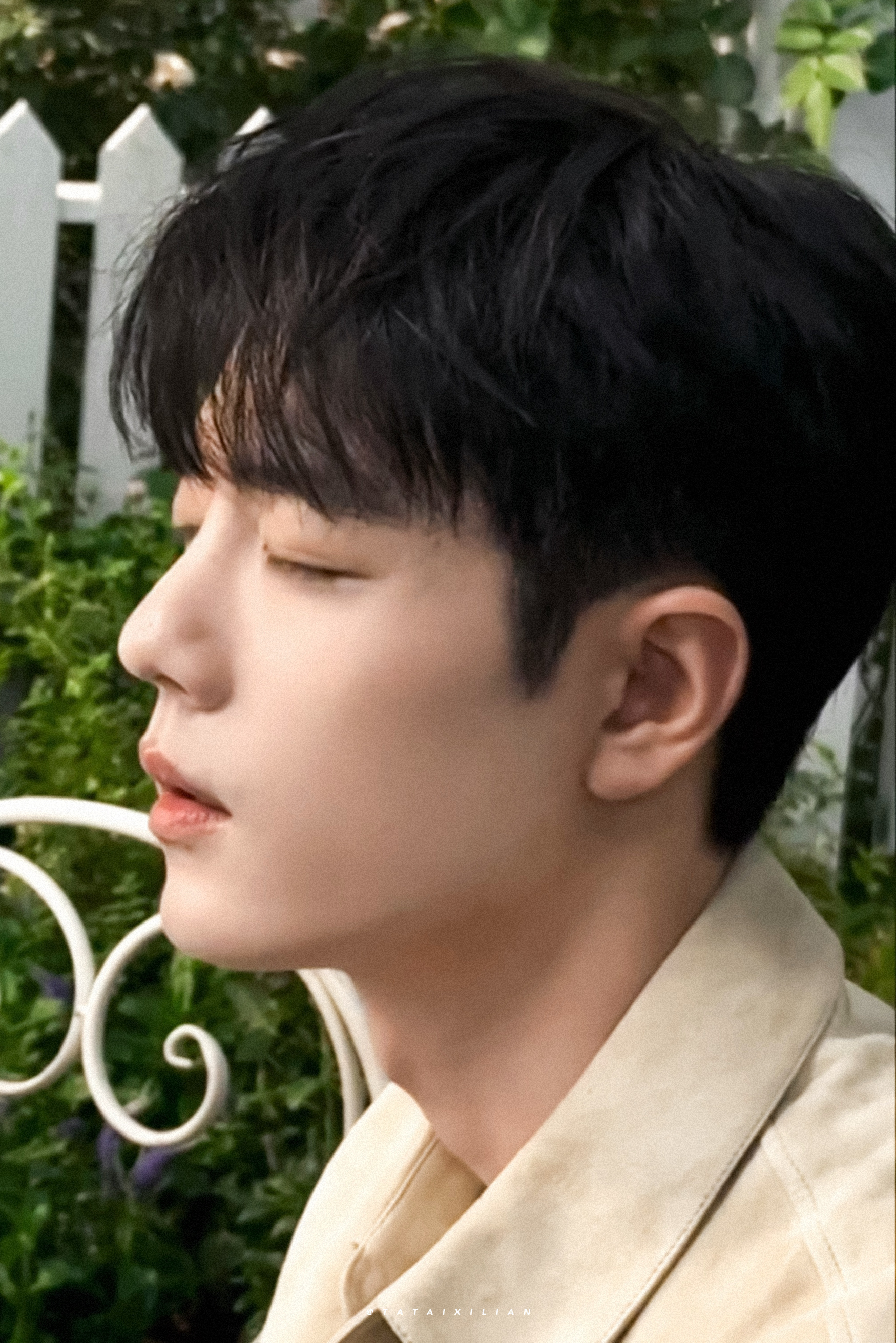 忍不住想要亲上去！青岛已经进入肖战频道📮小红马听到肖战的名字就会有反应