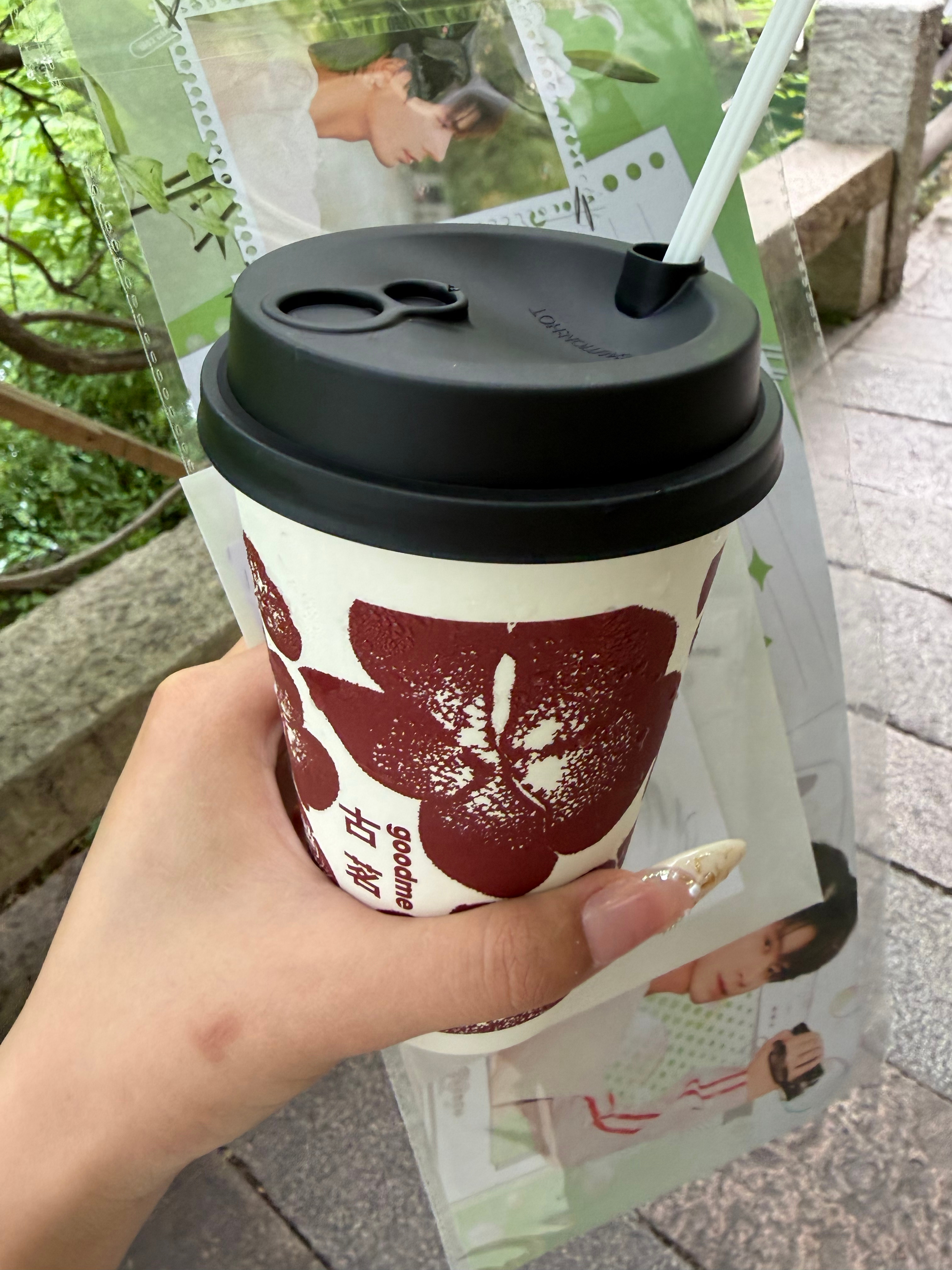 忘记晒我哥哥给我和浪味勋买的奶茶了