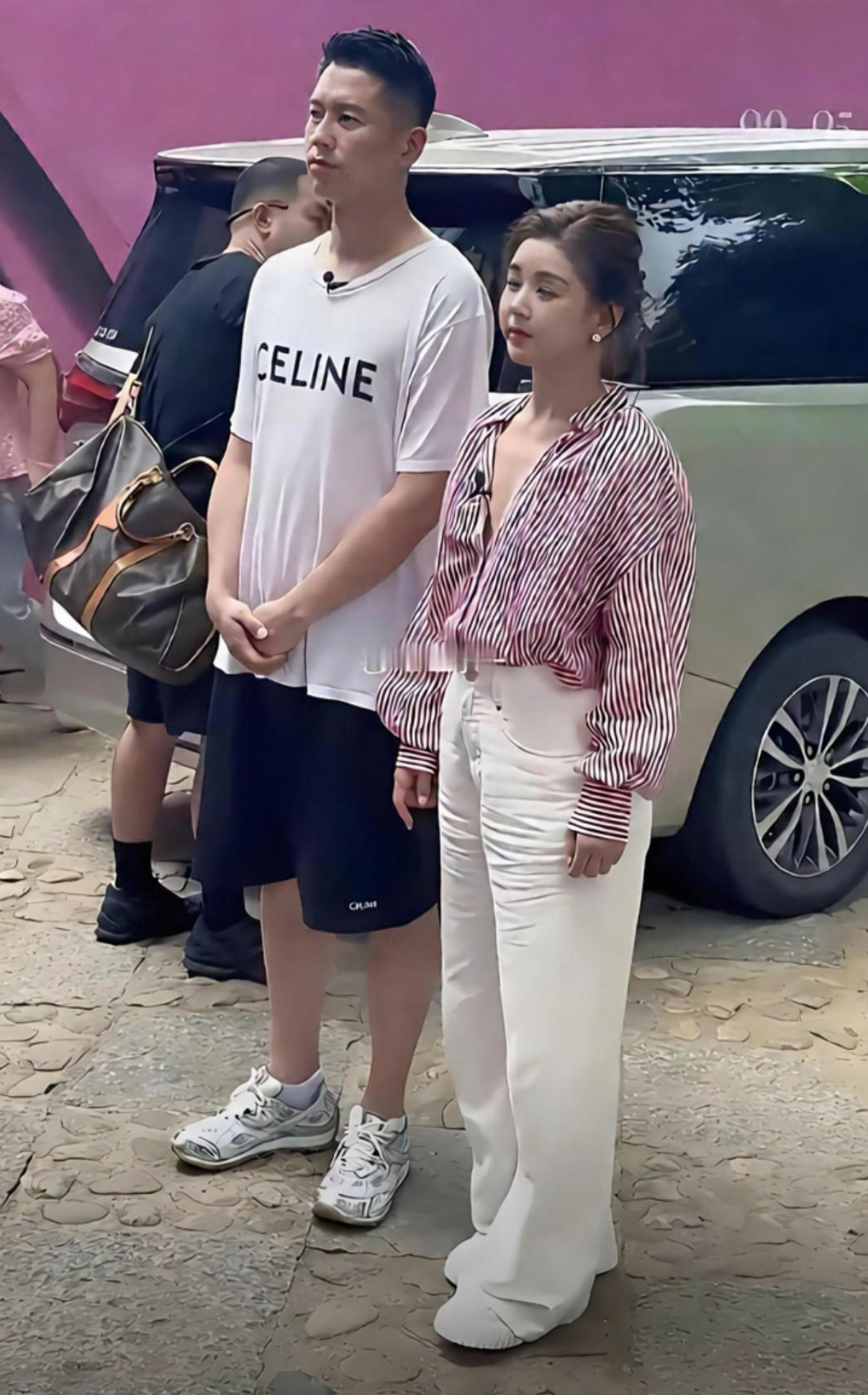 天呐她也太小只了吧 感觉好可爱！ ​​​