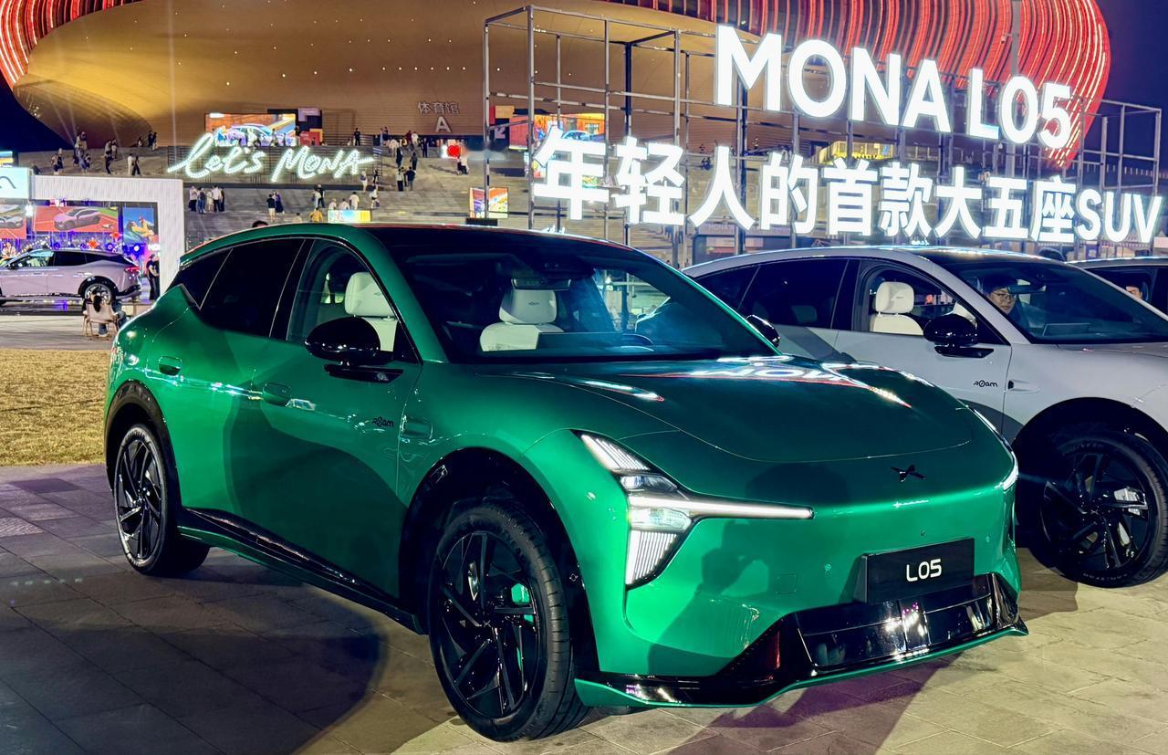 小鹏想要曝光度高，今晚Mona L05正式上市，产品经理Etta恩塔，一定要上台