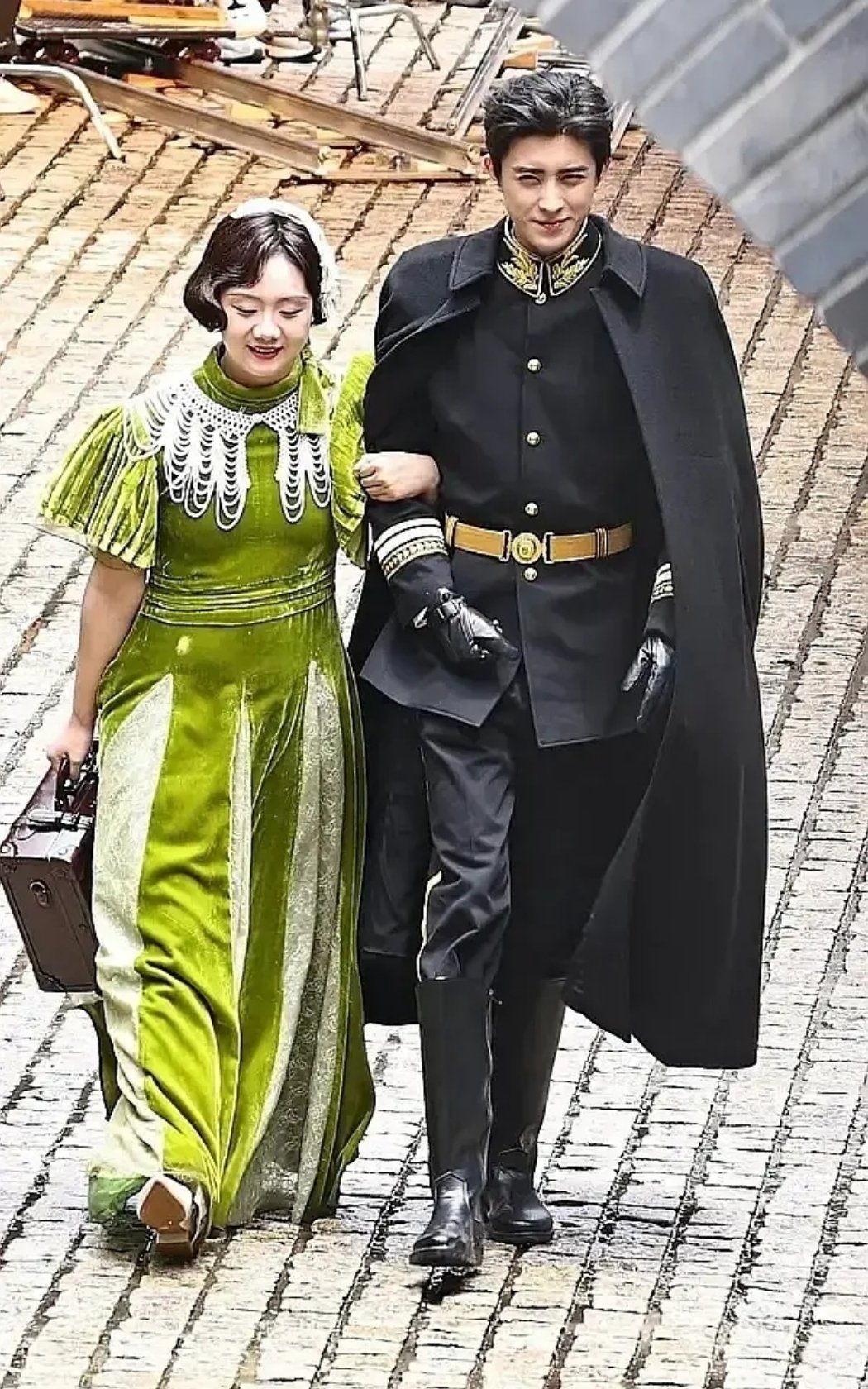 这样还担心鞠婧祎被掀桌。 