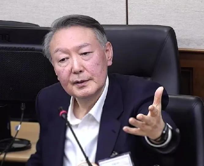 无期徒刑后再加30年有期徒刑，尹锡悦这下场和死刑也差不多了，本以为李在明增加监狱