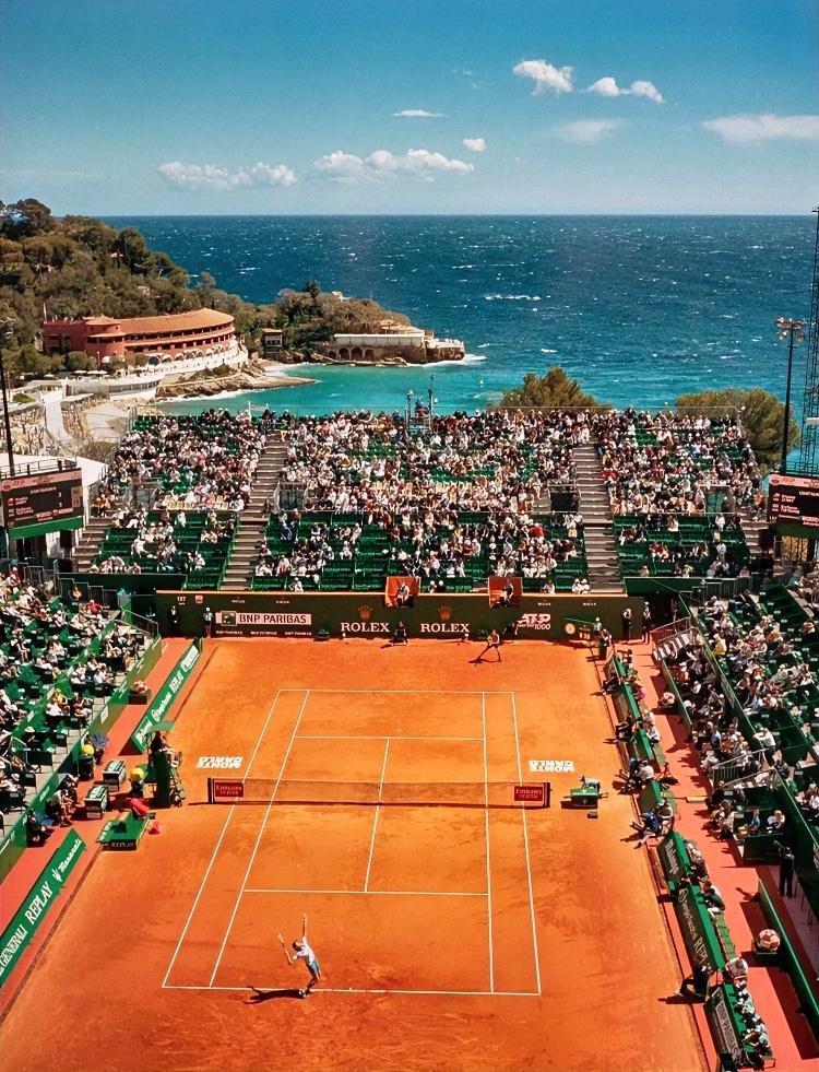 蒙特卡洛红土场[爱慕]
这周边环境也太漂亮了吧！！
在海边边晒太阳边看网球🎾、