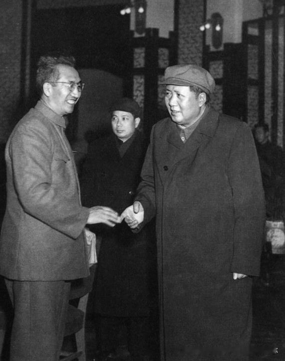 1953年毛主席和徐向前