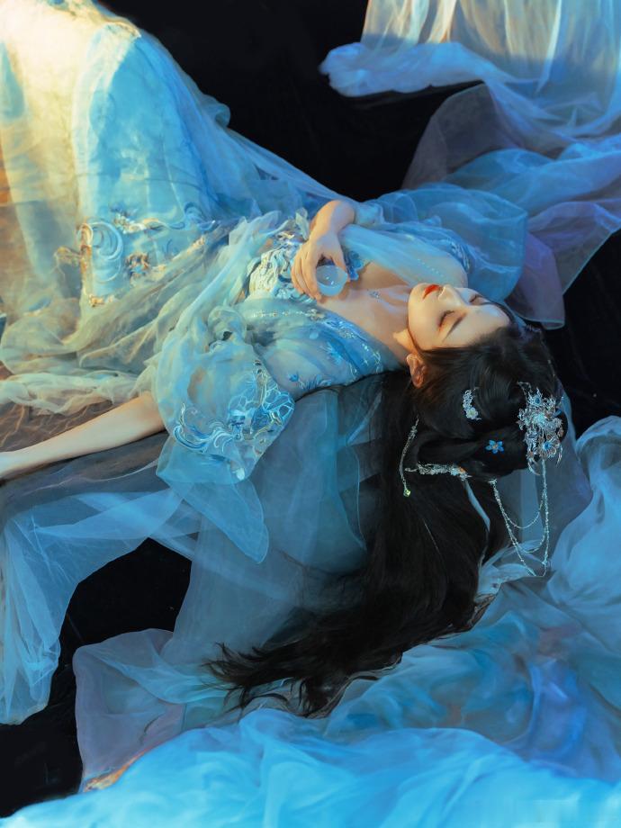孔雪儿发《暗河传》慕雪薇神女写真 ​​​