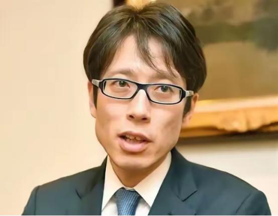 日本明治天皇的玄孙、极端右翼代表人士竹田恒泰昨晚（3月24日晚）写道：“【关于中