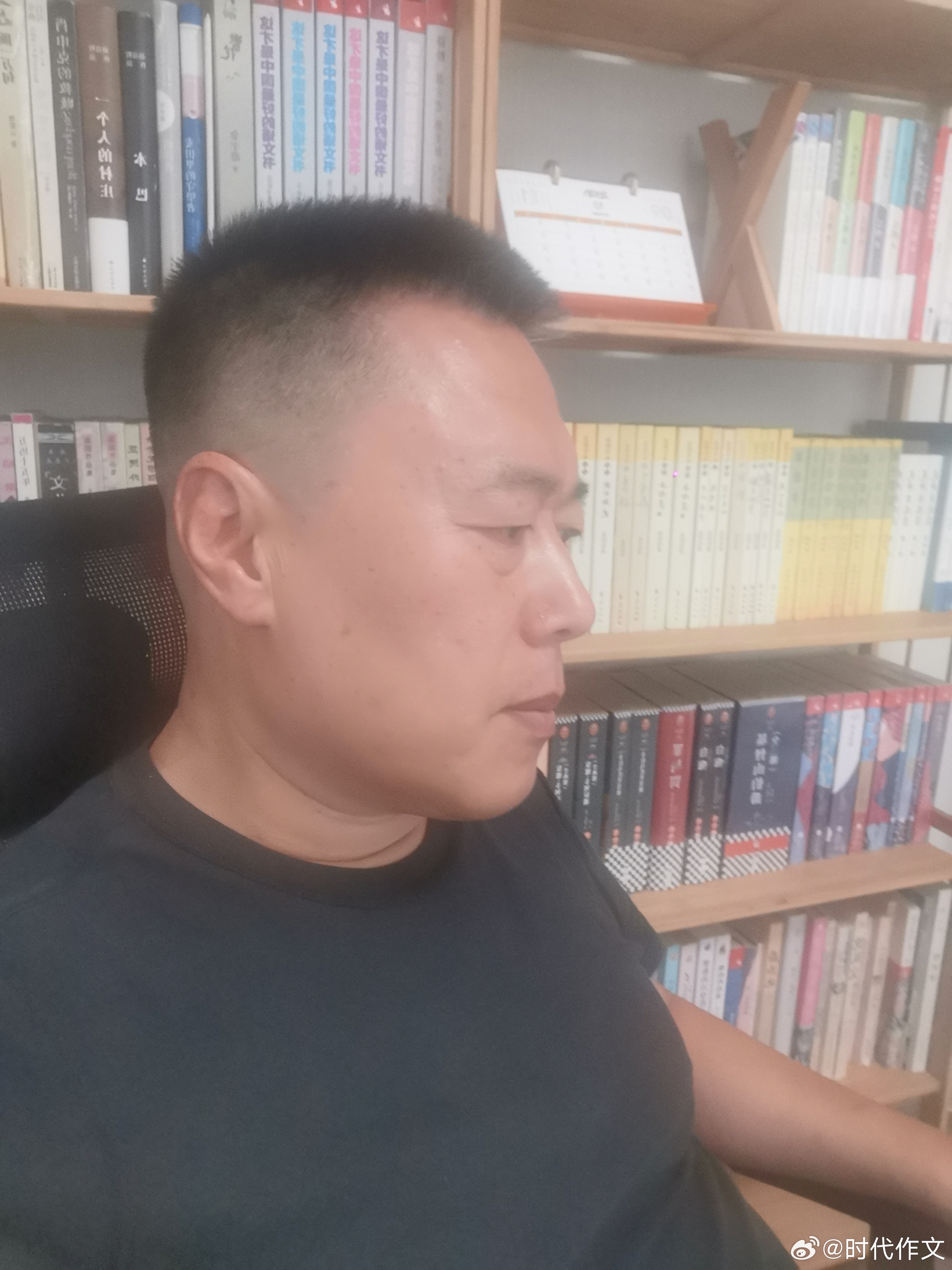 剃剃头，刮刮脸，有点儿倒霉也不显。刚自己理的发，如何？[不愧是你] ​​​